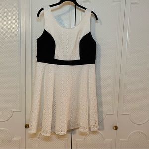 White and black sleeveless dress, size XL